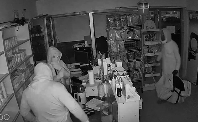 Sivas'ta kadın kılığında hırsızlık yapan şüpheliler yakalandı