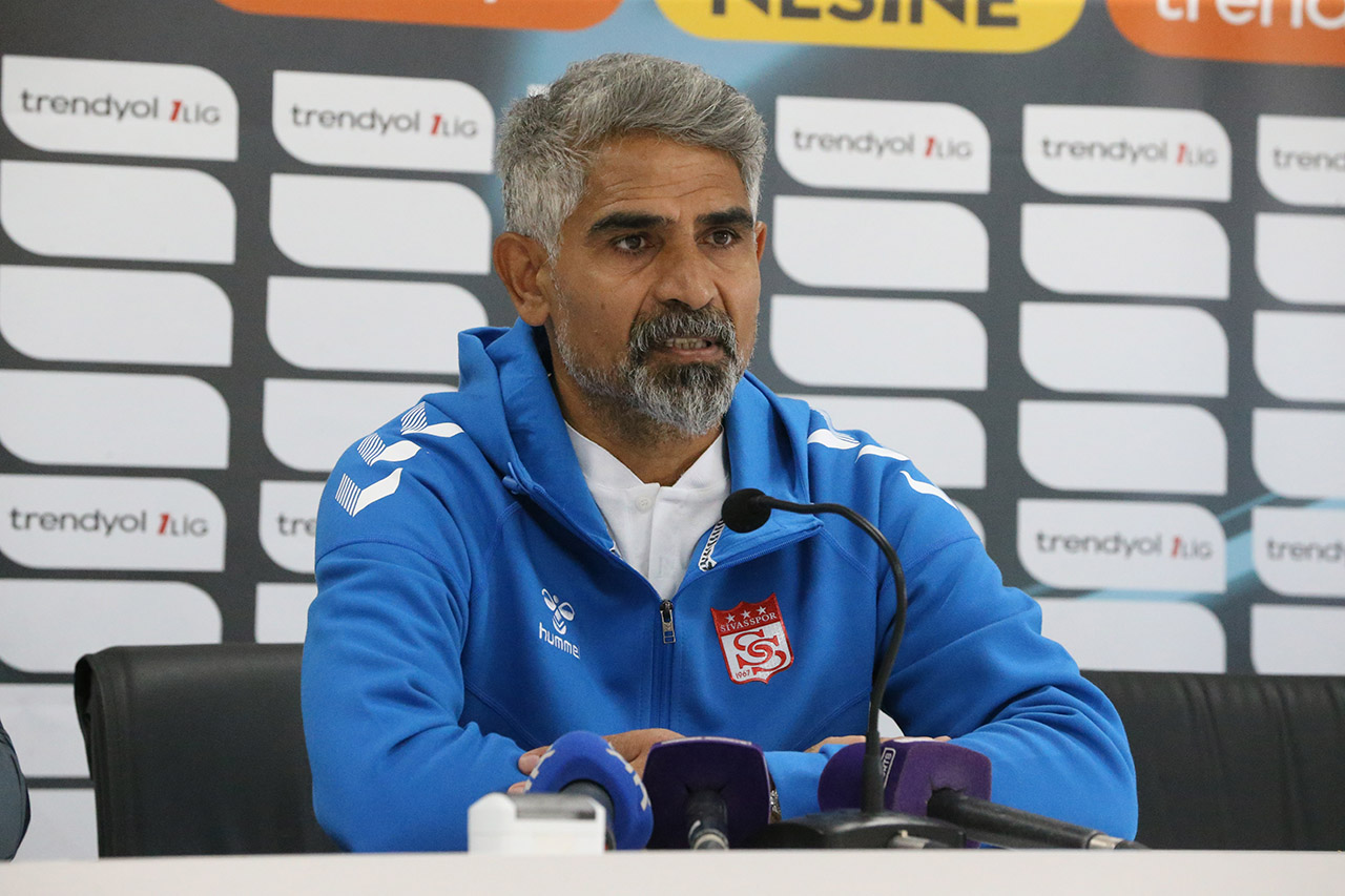 Sivasspor Teknik Direktörü İsmet Taşdemir: Kötü oynadığımız maçı kazandığımız için sevinçliyiz