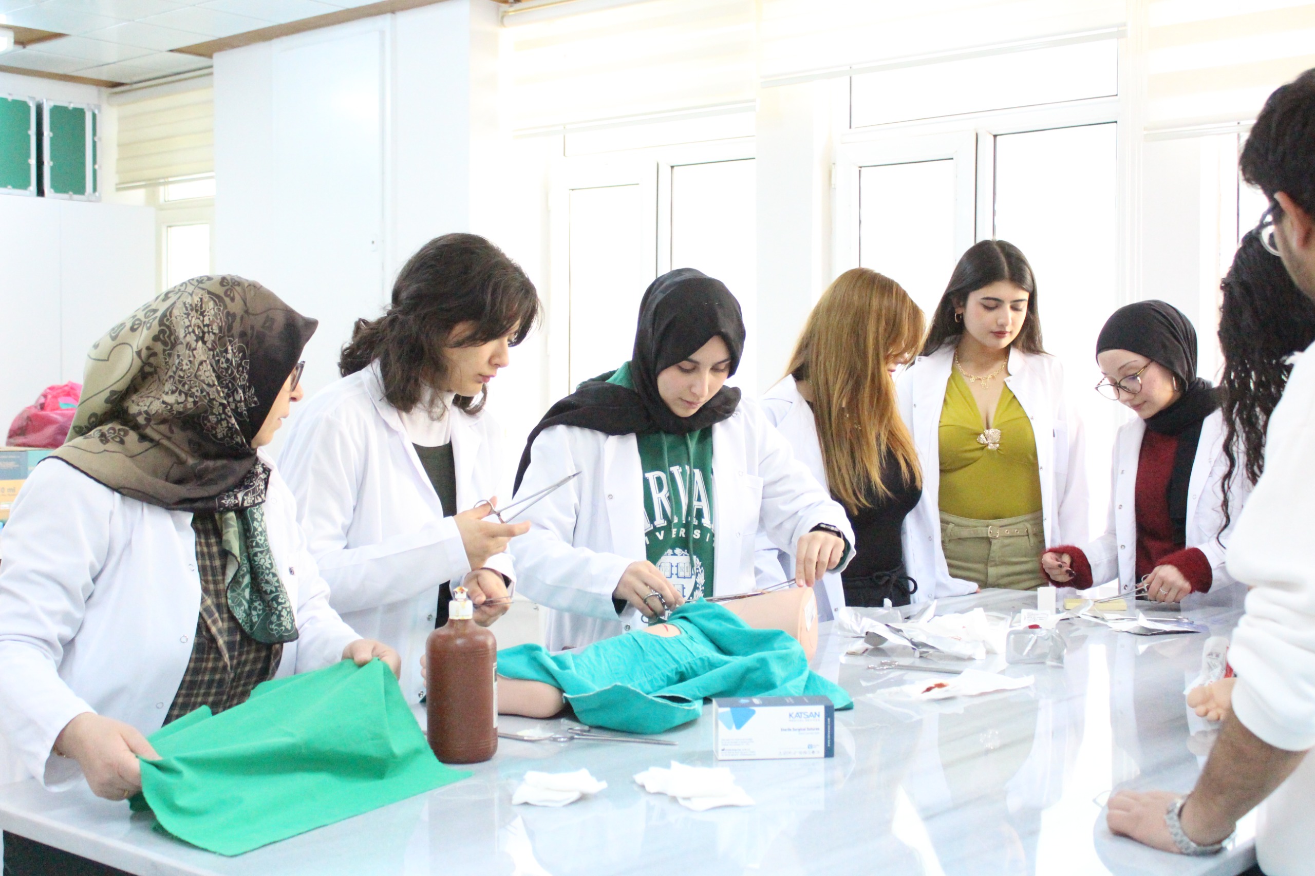 SCÜ Tıp Fakültesi’nde sütür uygulama eğitimi