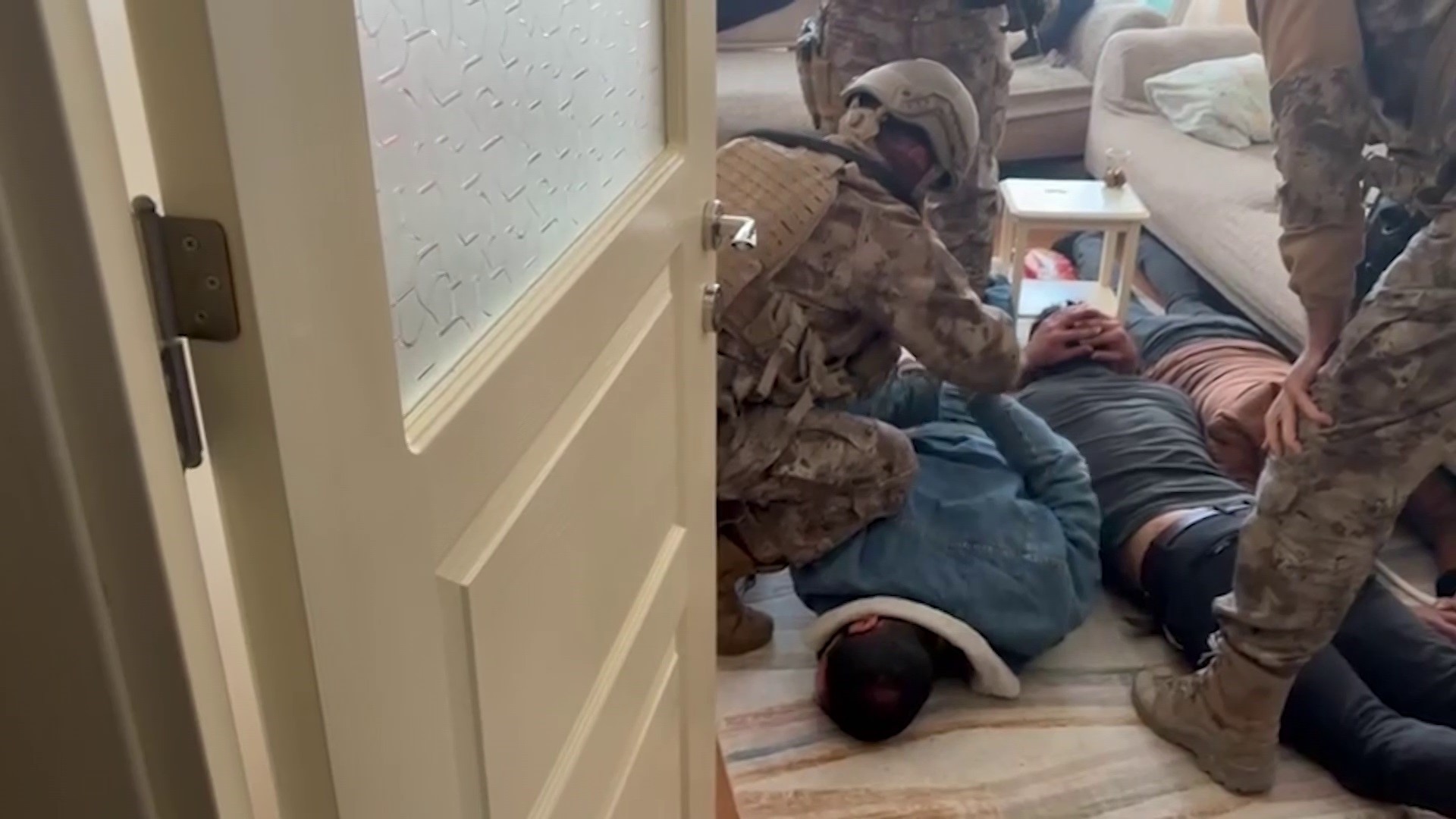 Firari hükümlüler kıskıvrak yakalandı