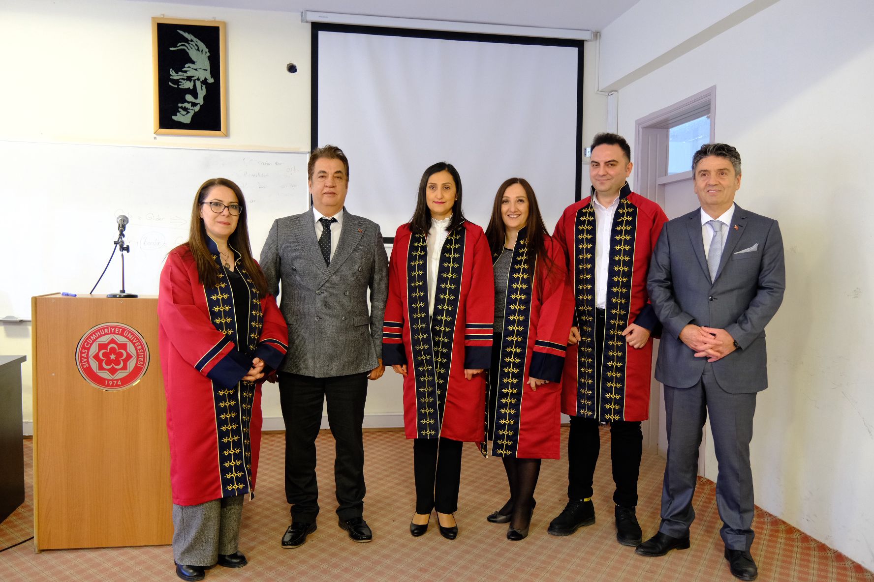 Yeni atanan akademisyenlere cübbe giydirildi