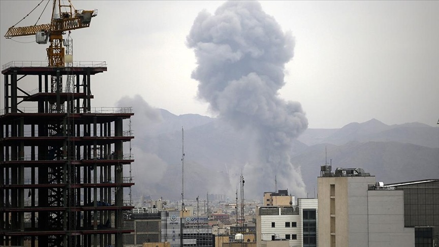 Tahran’da art arda şiddetli patlamalar meydana geliyor