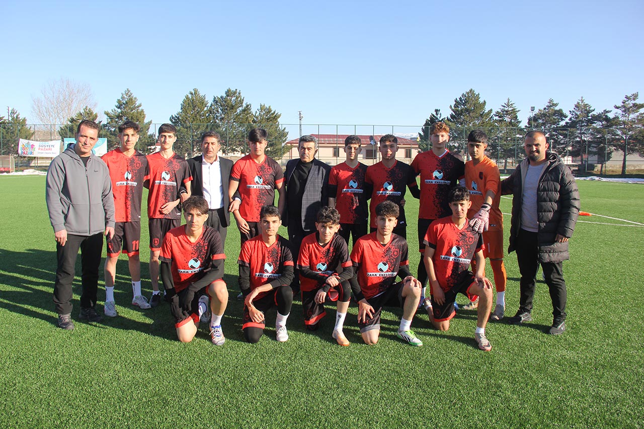 Sivas'ta başarılı sporculara destek