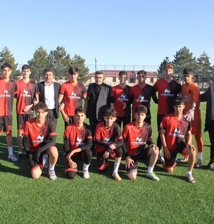 Sivas'ta başarılı sporculara destek