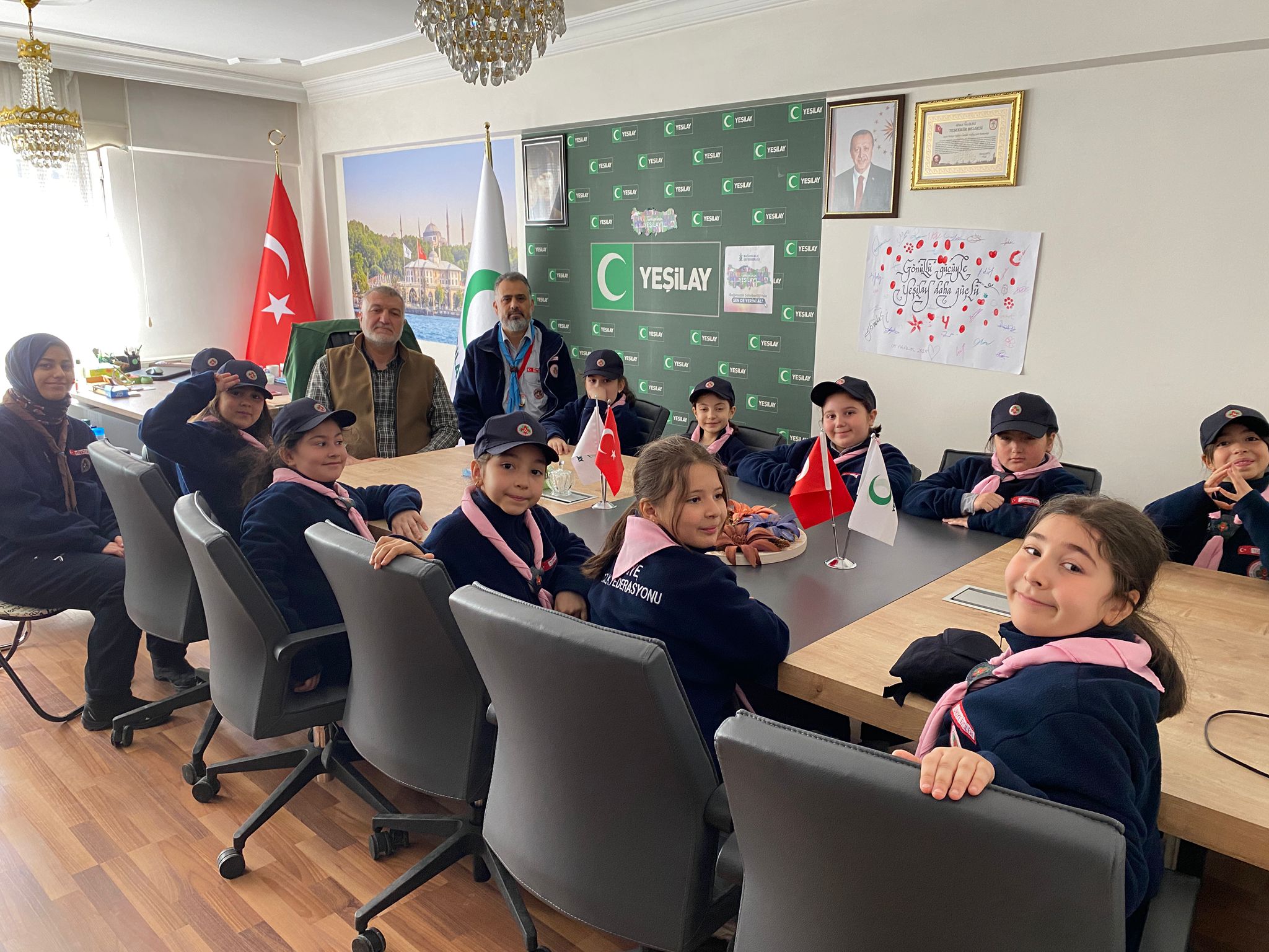 Sivas Yeşilay Spor Kulübü İzcileri, Yeşilay Şubesini ziyaret etti