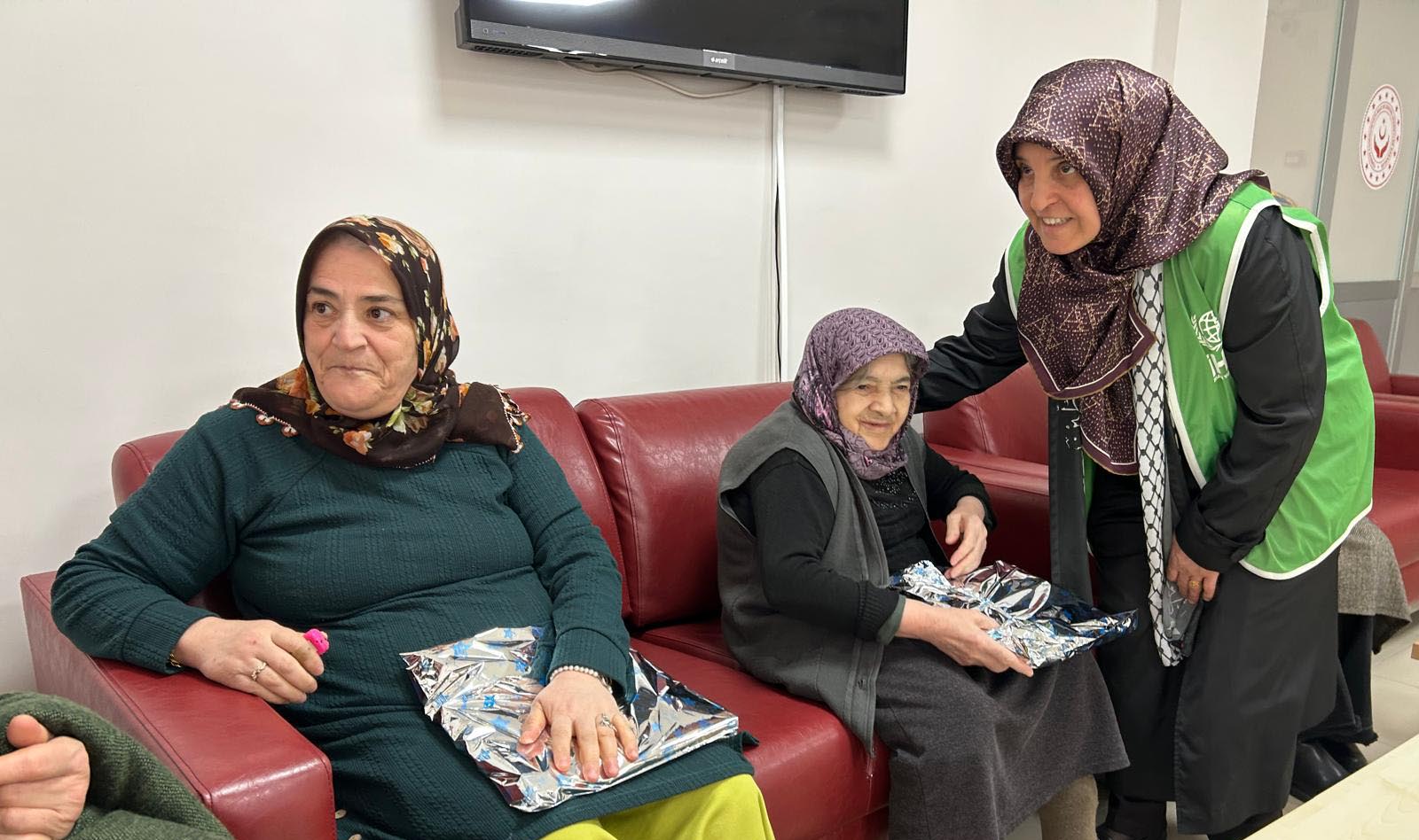 Sivas'ta İHH üyelerinden huzurevine ziyaret