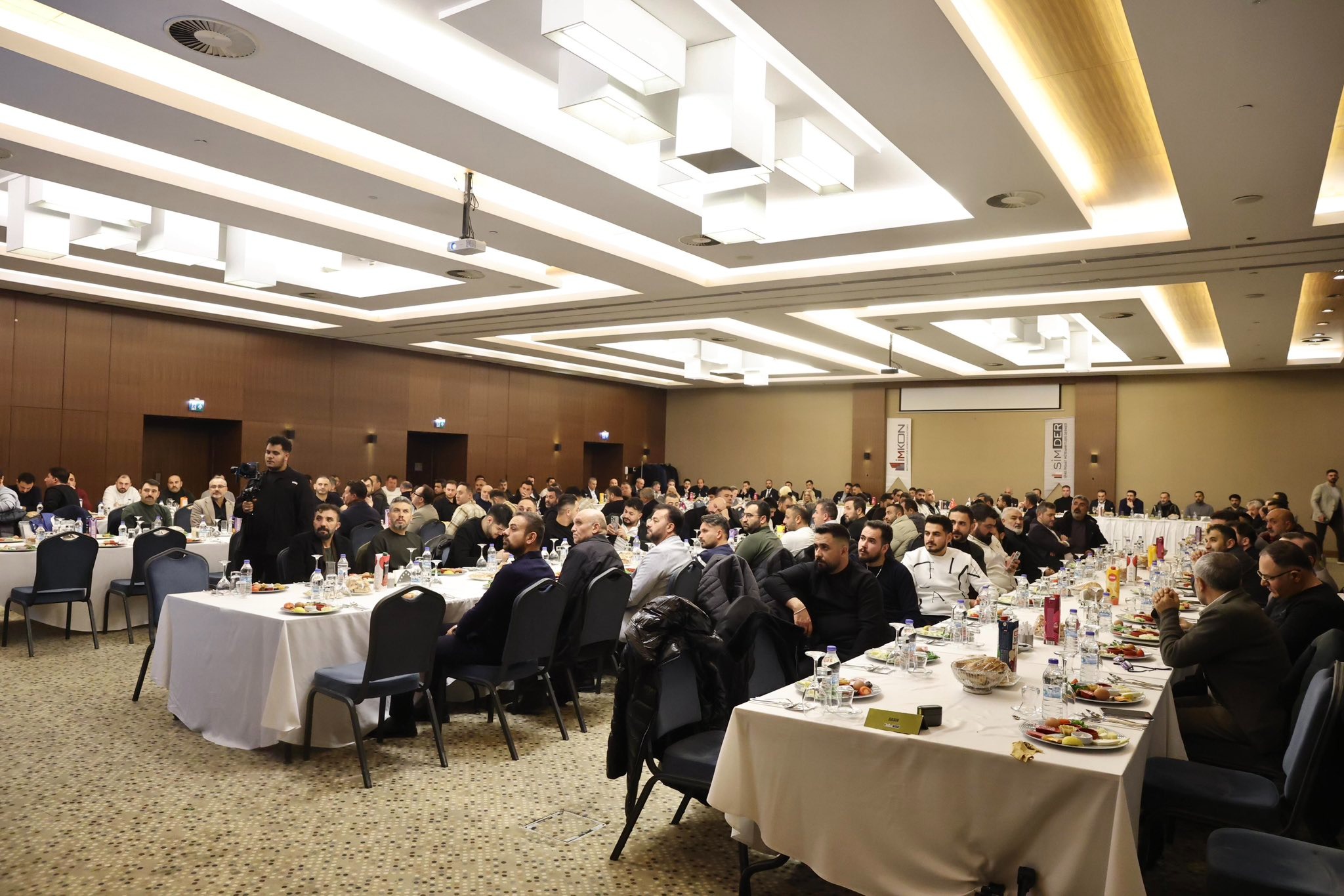 Sivas'ta müteahhitler sahurda buluştu