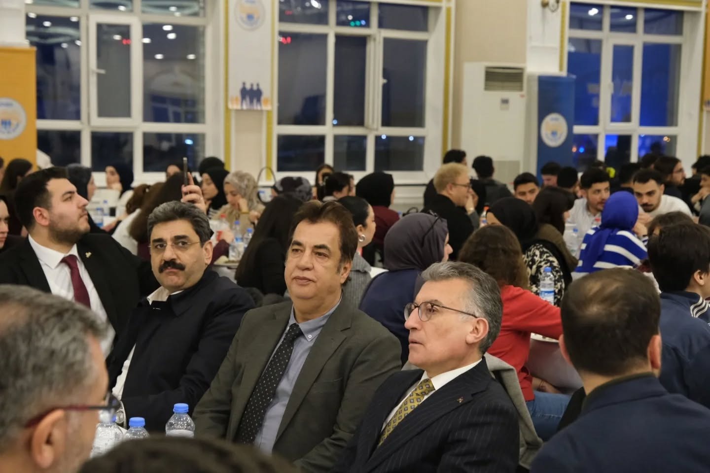 Devletin zirvesi ve gençler iftar sofrasında buluştu