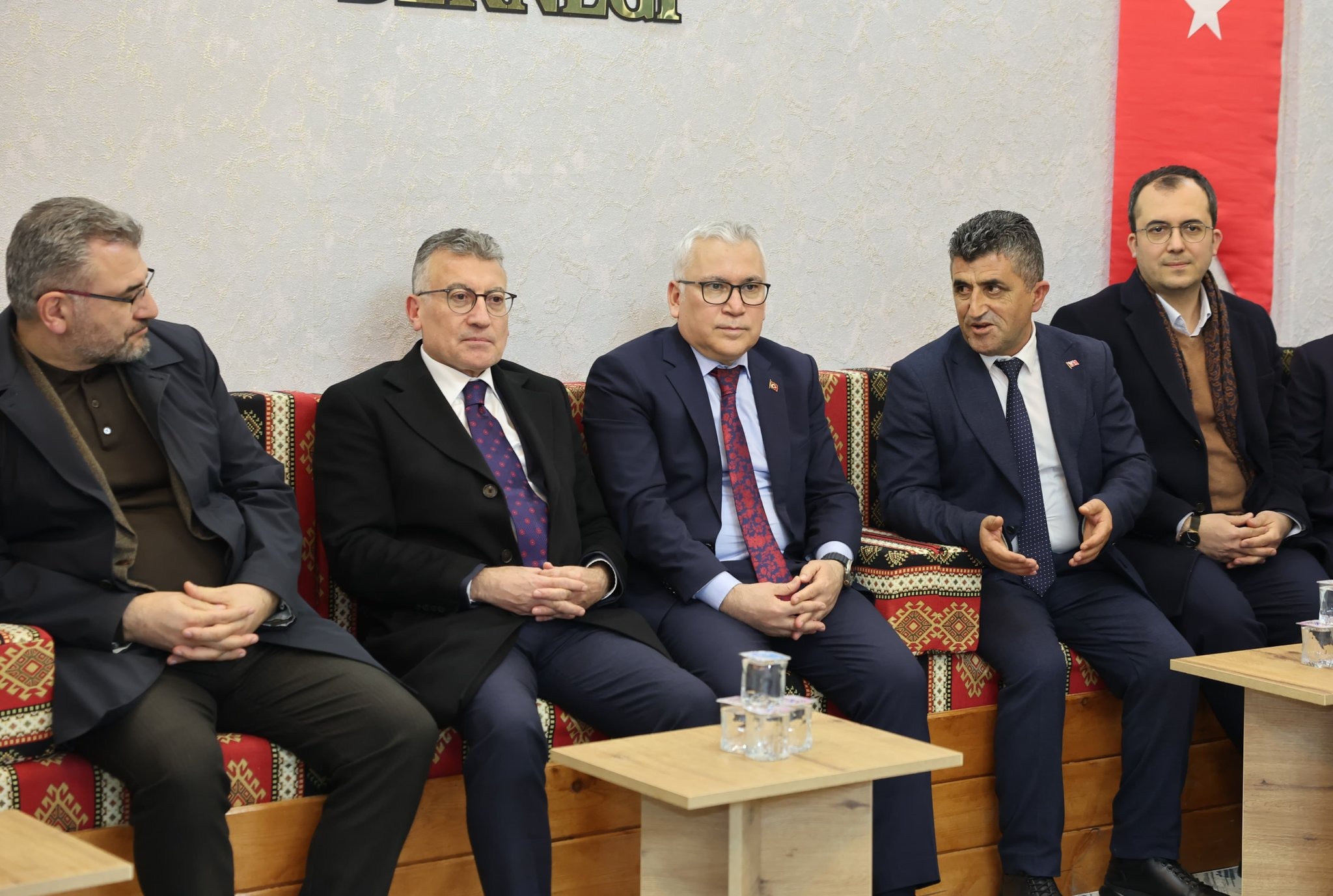 Vali Şimşek ve Güler’den dernek ziyareti