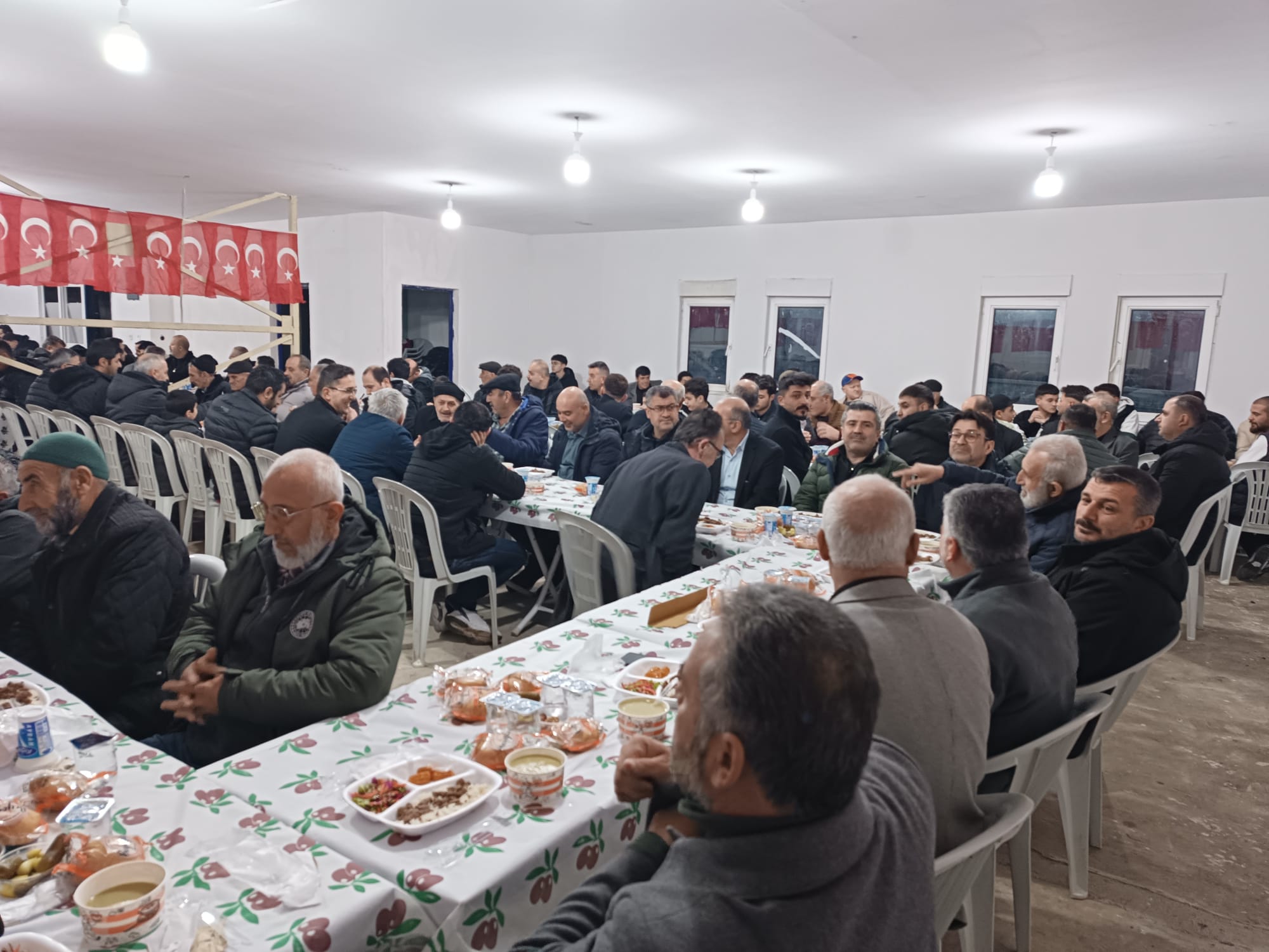 Hafik Yarhisar köyünde geleneksel iftar sofrası kuruldu