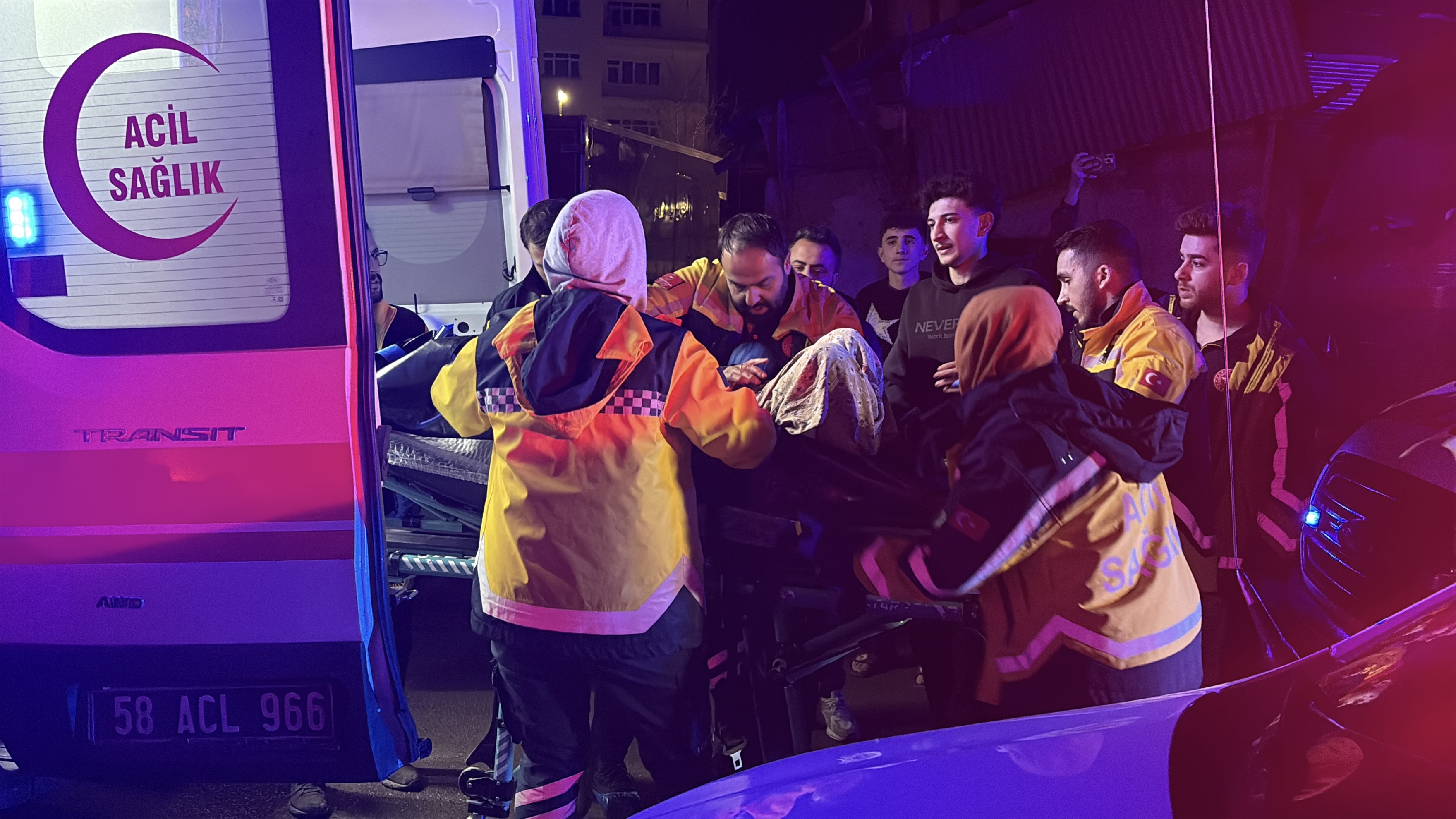 Sivas'ta babası ve ağabeyini vuran 15 yaşındaki zanlı tutuklandı