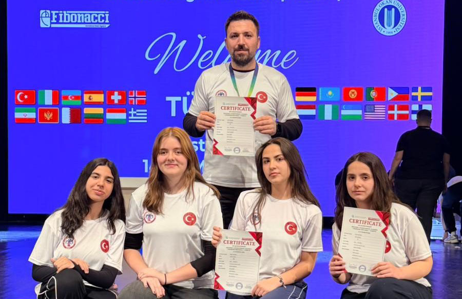 Sivaslı öğrenciler Robot Olimpiyatları'na damga vurdu