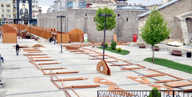 Stantlar Kuruluyor