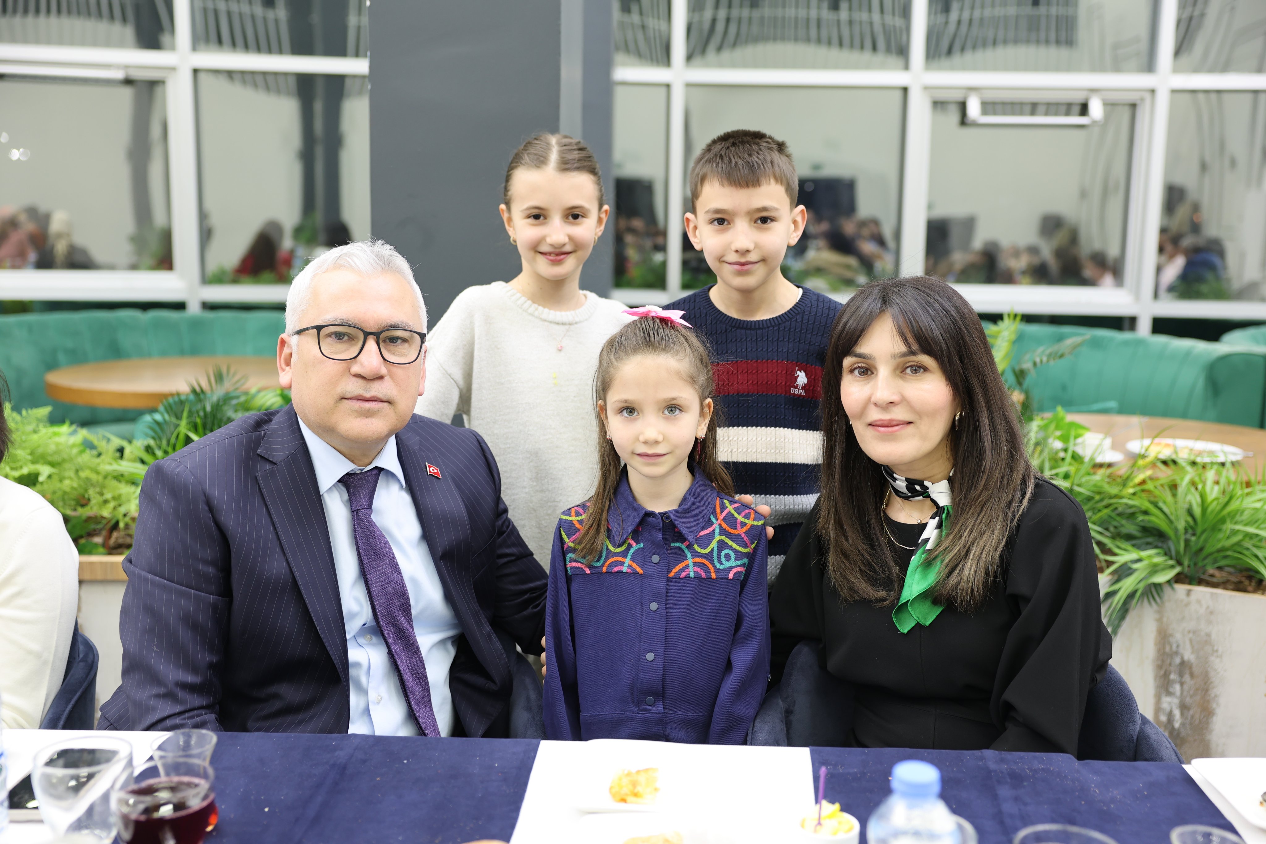 Vali Şimşek mesai arkadaşlarıyla iftar sofrasında buluştu