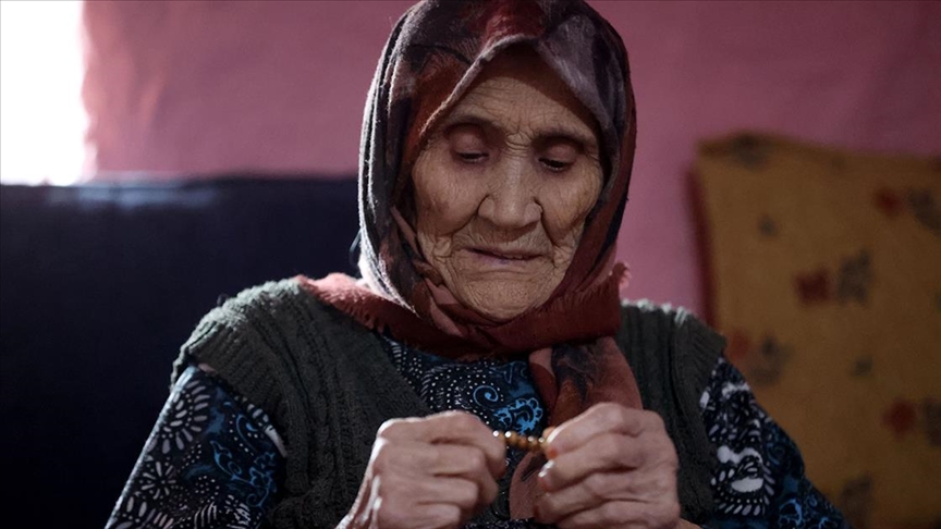 96 yaşında hayat enerjisiyle 18'liklere taş çıkarıyor