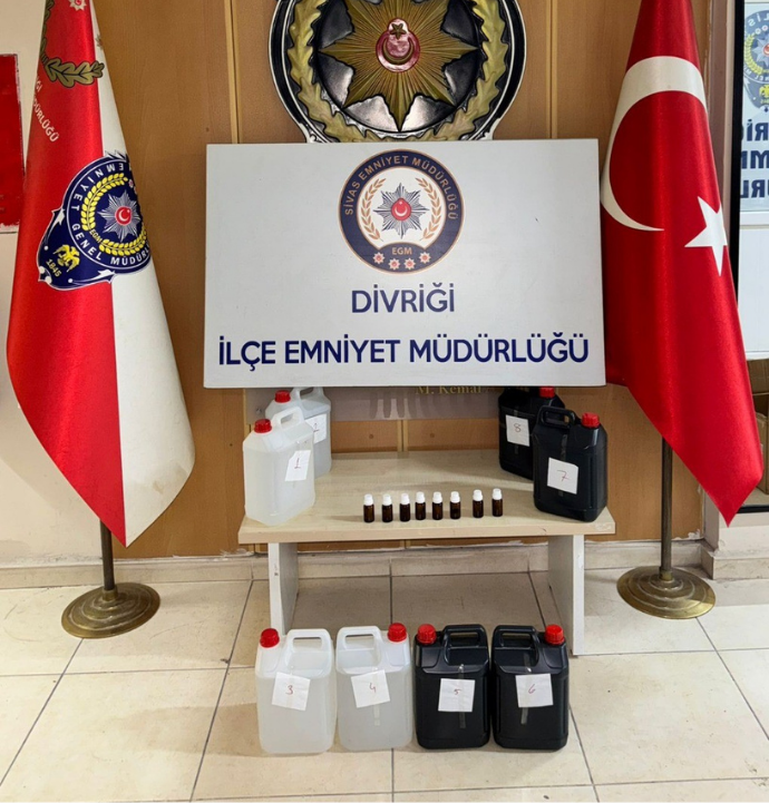Kaçak alkol üreticisi yakayı ele verdi