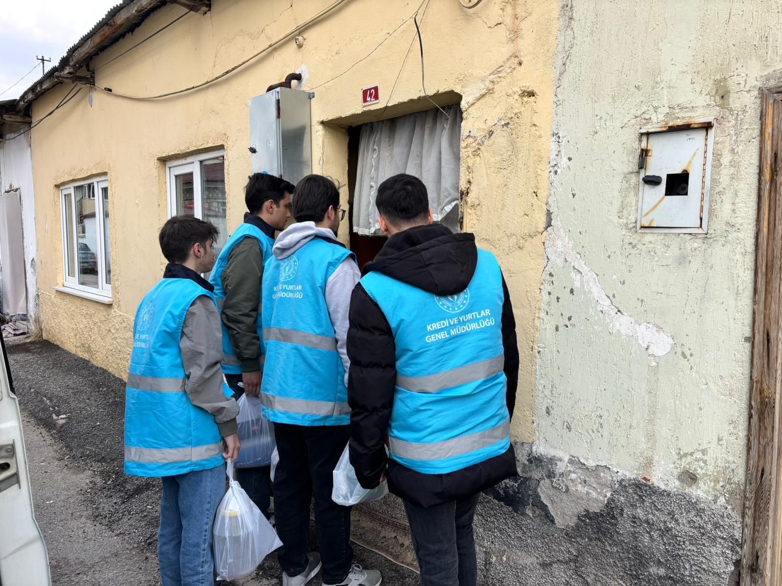 Öğrencilerden Yaşlılara Anlamlı Ziyaret