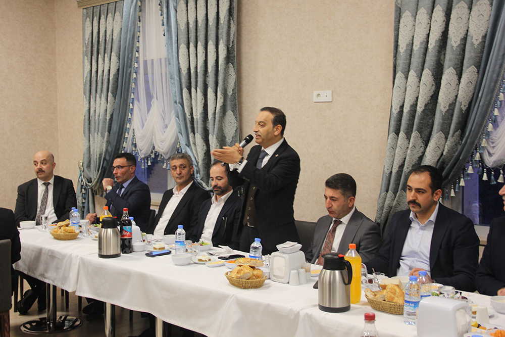 MHP’li Özyürek Zara’da partililerle iftarda buluştu