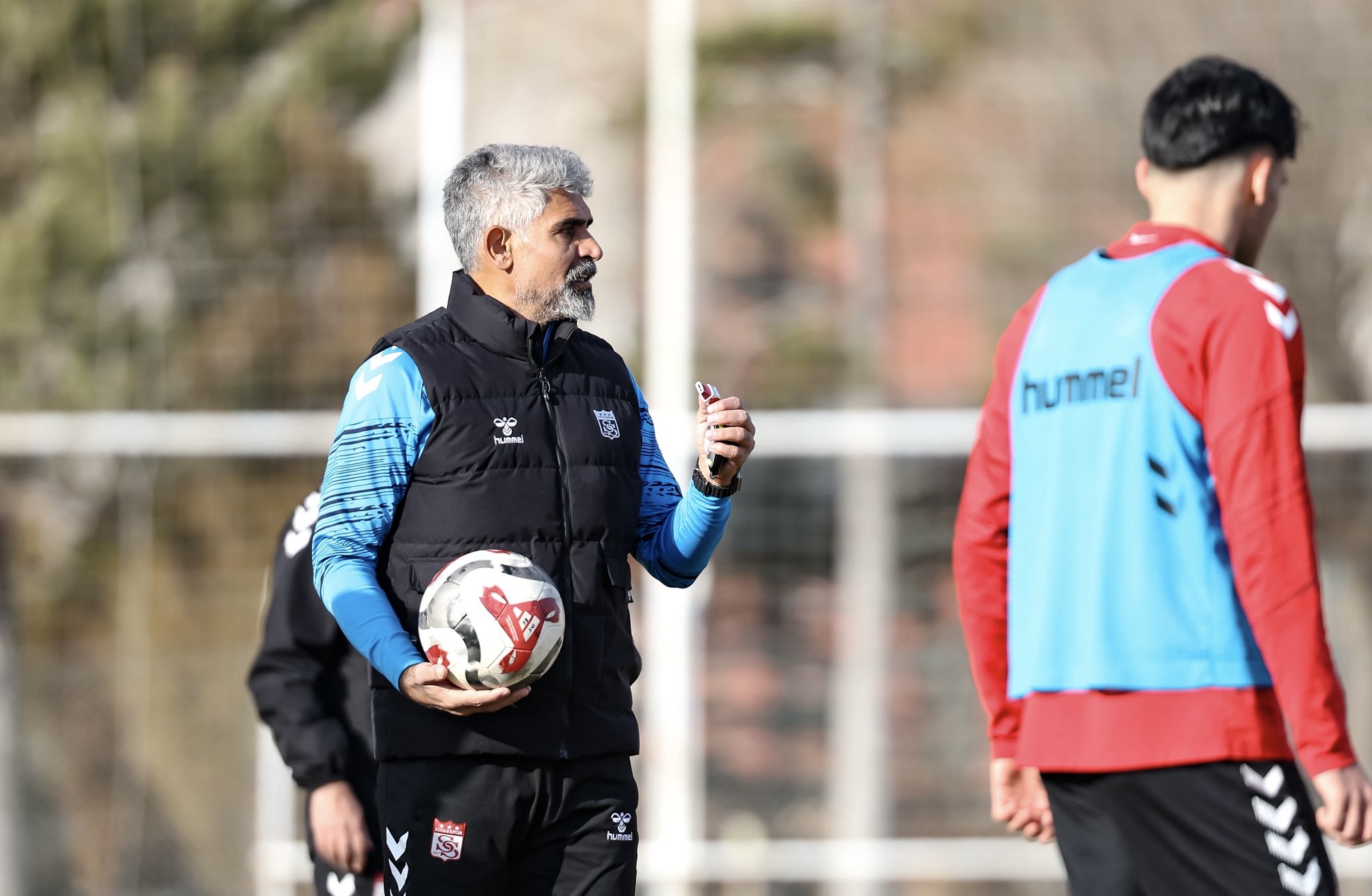 Sivasspor teknik direktörü İsmet Taşdemir: İlk hedefimiz play-off