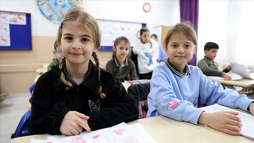 Okullarda ders zili yeniden çaldı