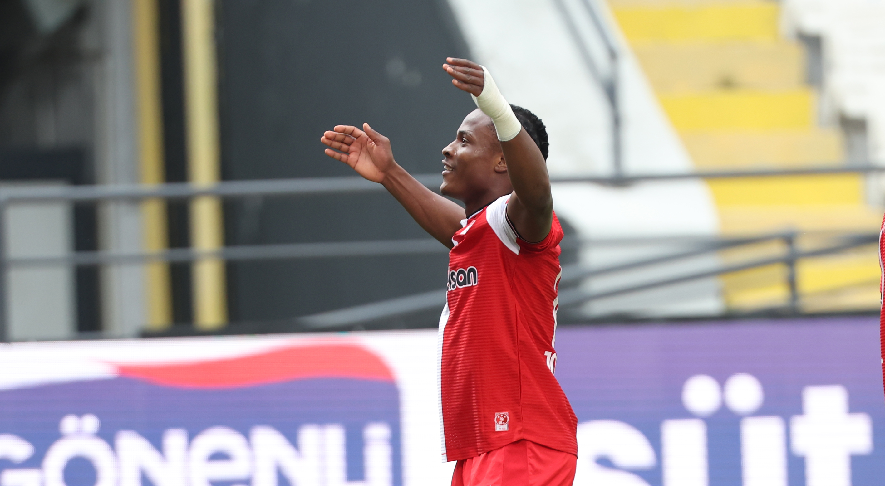 Okoronkwo siftah yaptı!