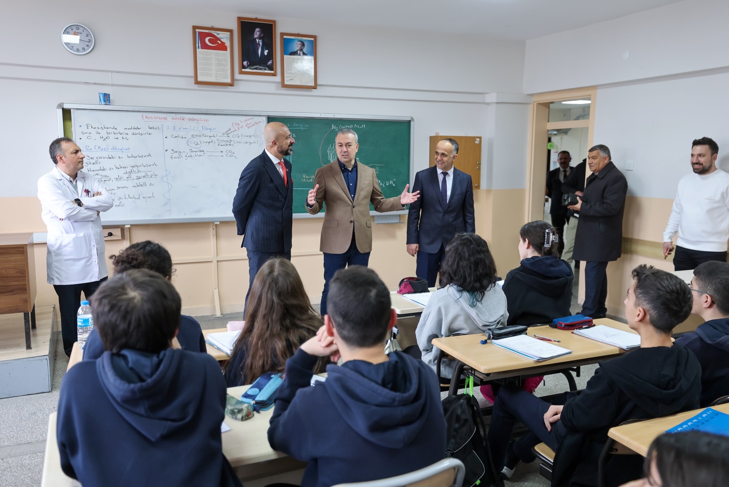 Öğrencilerin heyecanına ortak oldu