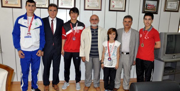 Karatecilerden Salim Kılıç´a Ziyaret