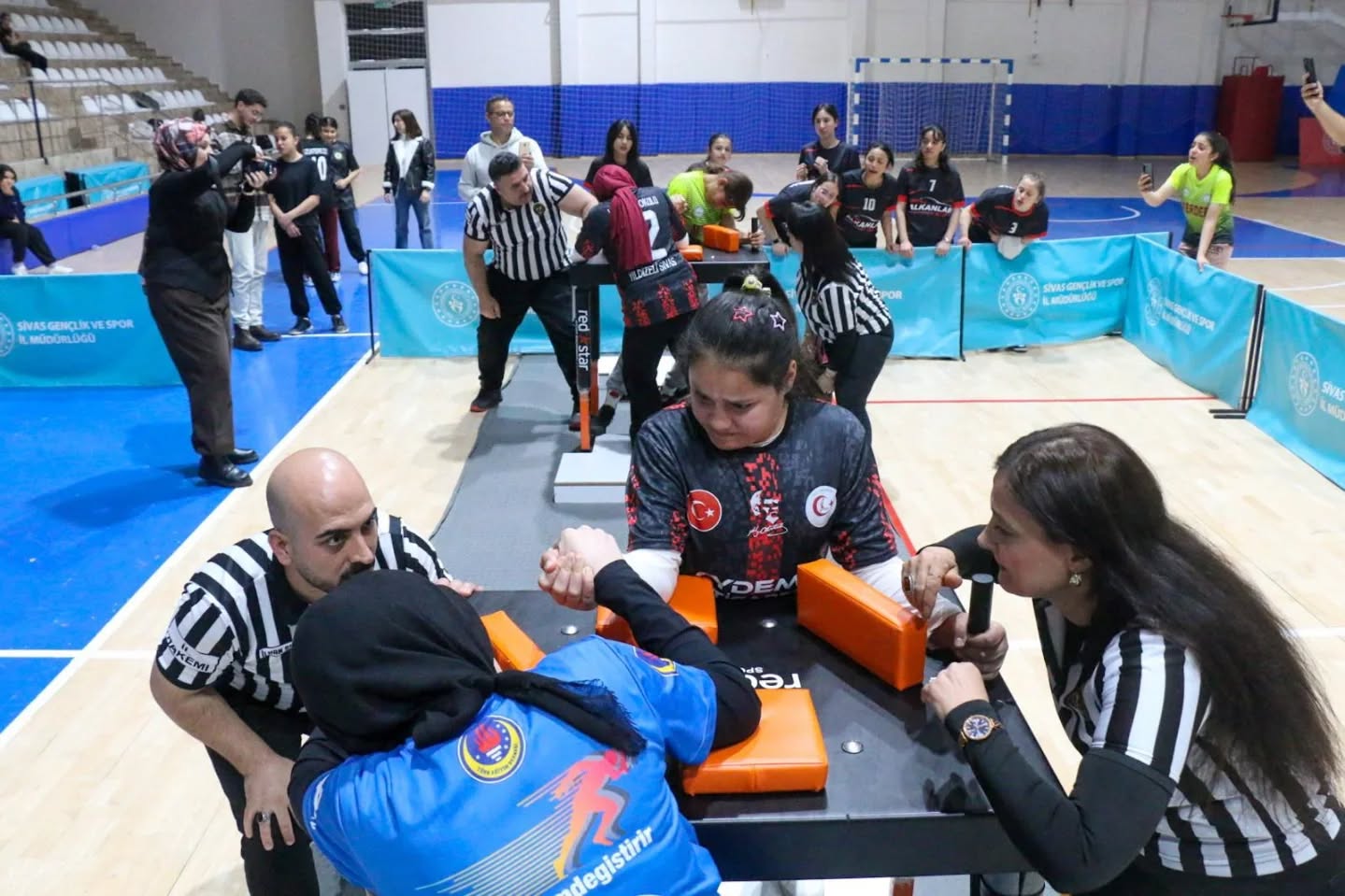 Sivas’ta bilekler konuştu!