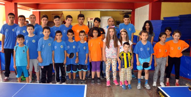 Masa Tenisine 900 Sporcu Katıldı