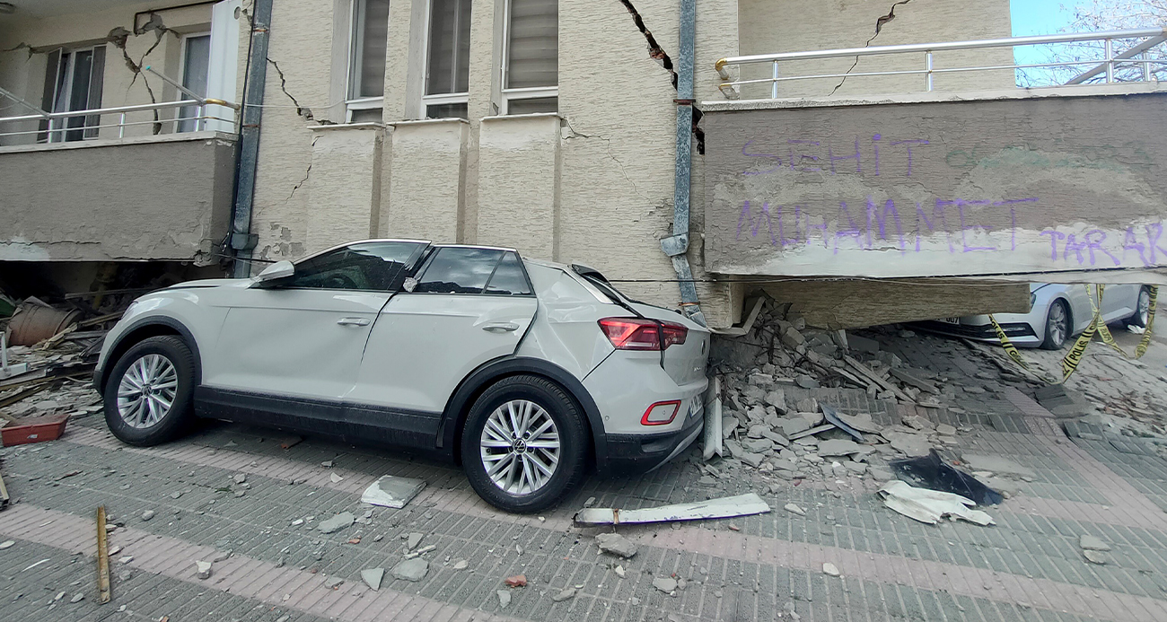 Deprem bölgesindeki hasarlı araçları piyasaya sürdüler