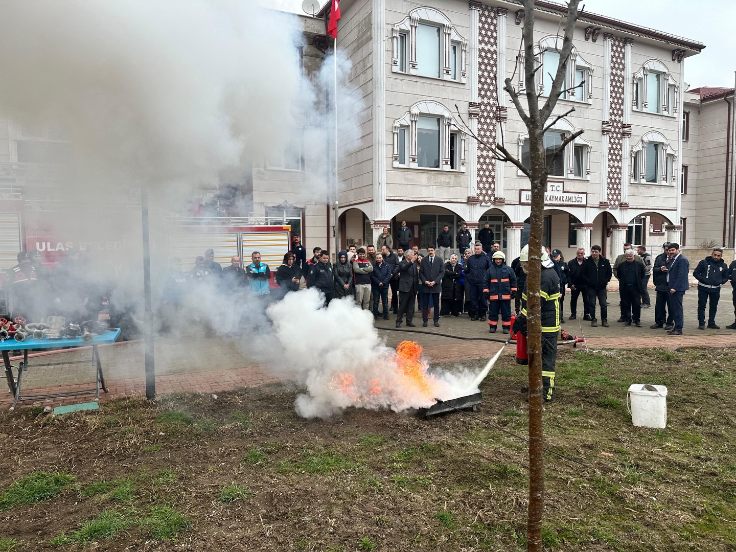 Ulaş Belediyesi kamu personeline yangın eğitimi verdi