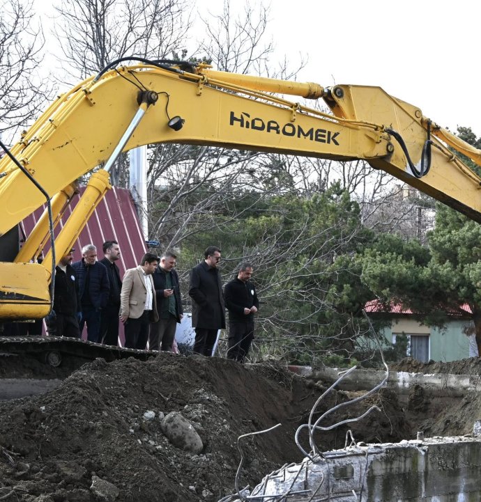 Suşehri'nde yol yapım çalışmaları devam ediyor