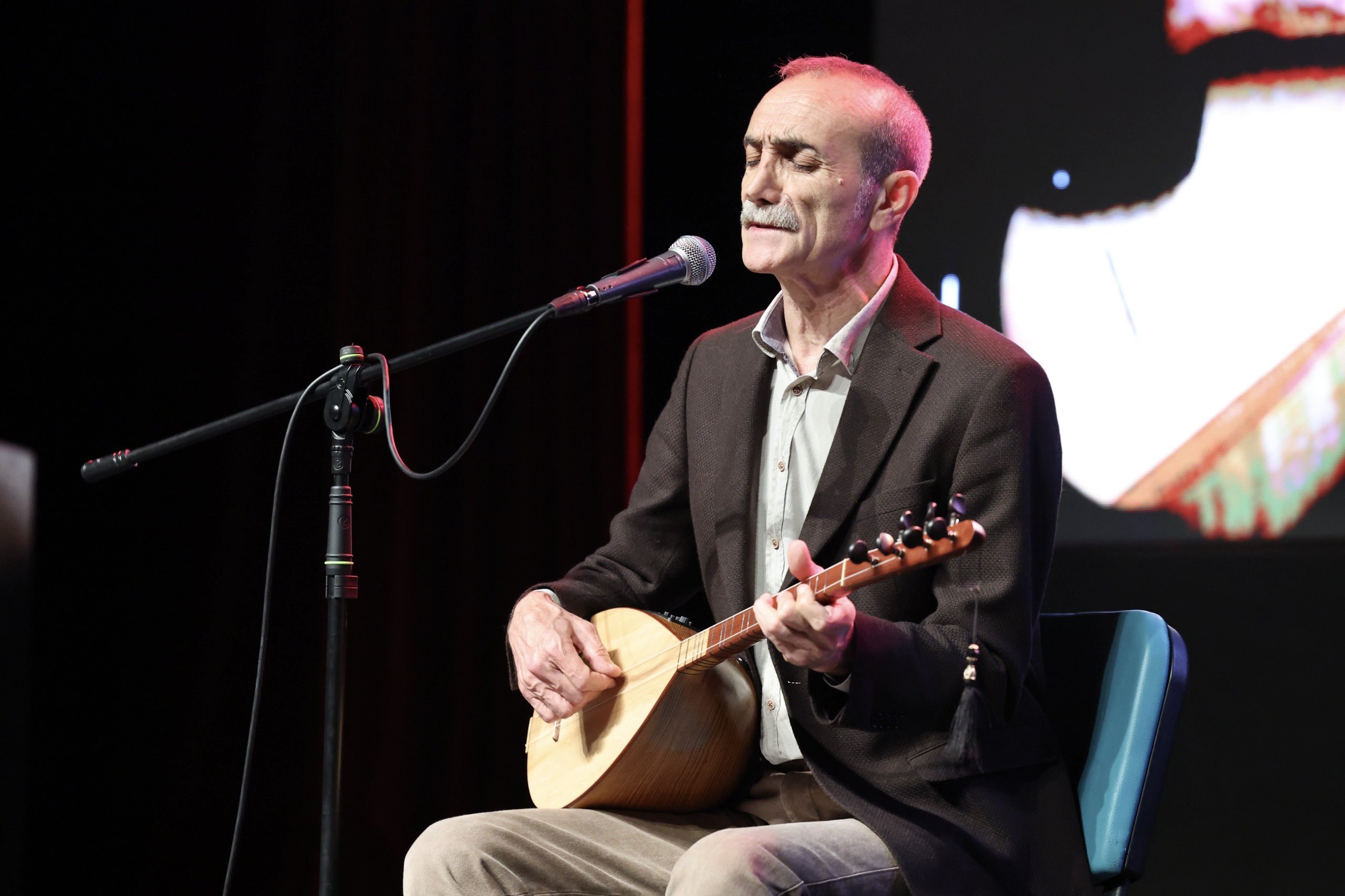 Gönül gözüyle gören büyük Ozan Âşık Veysel Sivas’ta anıldı