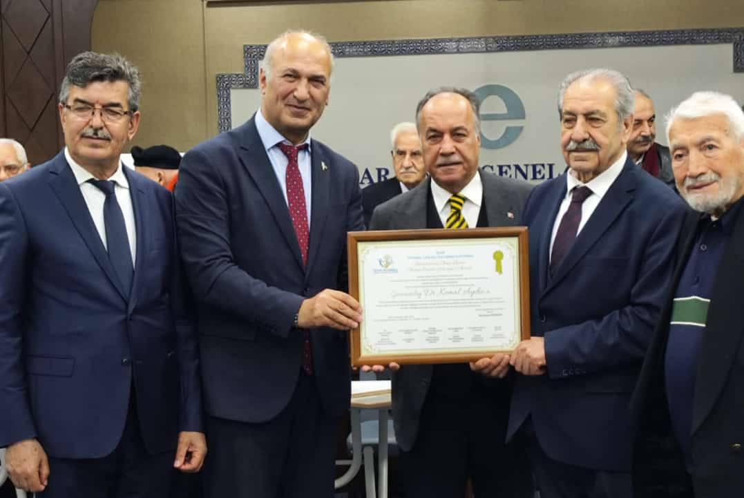 Gerontolog Dr. Kemal Aydın’a "Yılın Küresel Doktoru" onur beratı takdim edildi