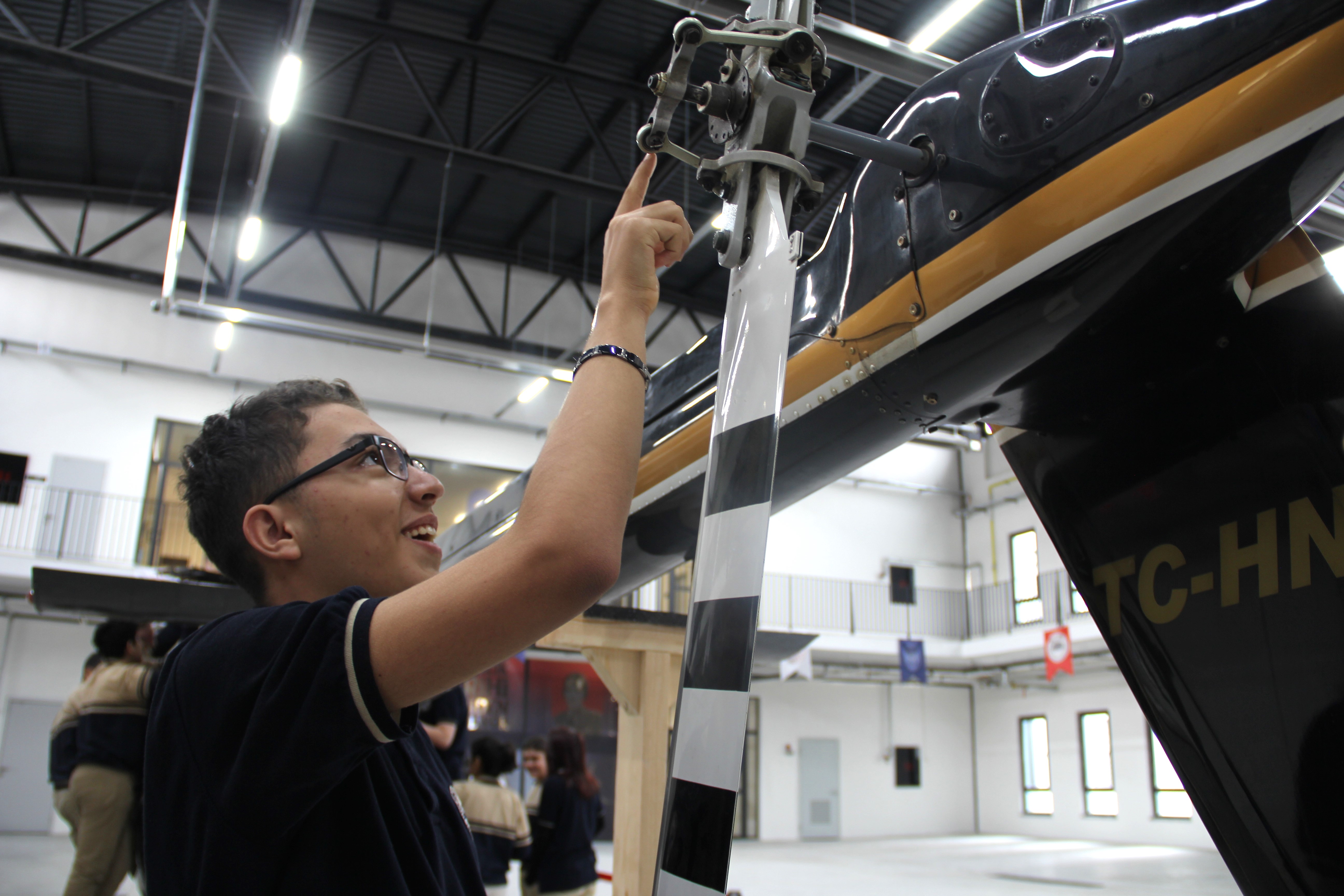 Lise öğrencileri TUSAŞ'ın desteğiyle havacılık sektörüne hazırlanıyor