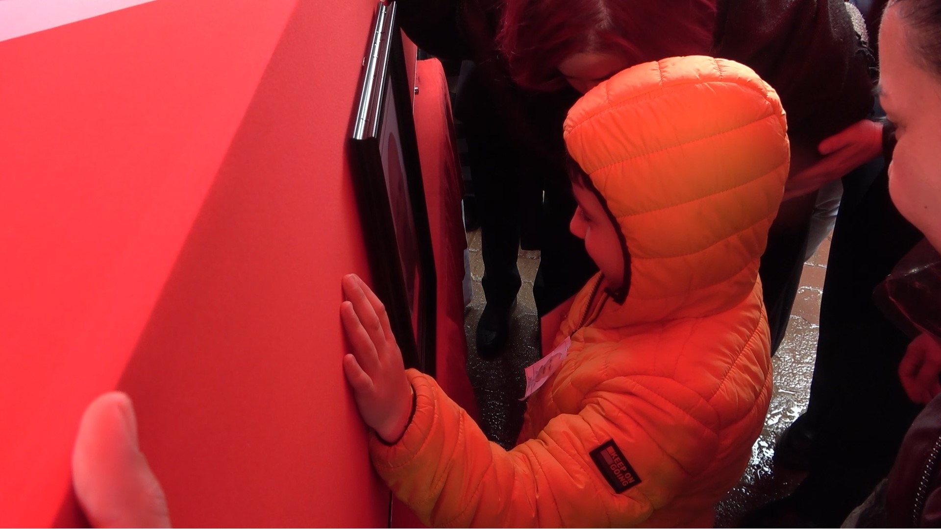 Şehit babaya son dokunuş: Yürek yakan veda