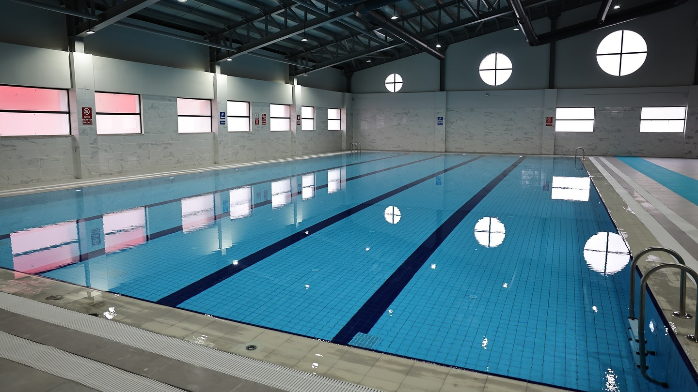 Şeyh Şamil Spor Kompleksi’nde yaz sezonu havuz seansları güncellendi