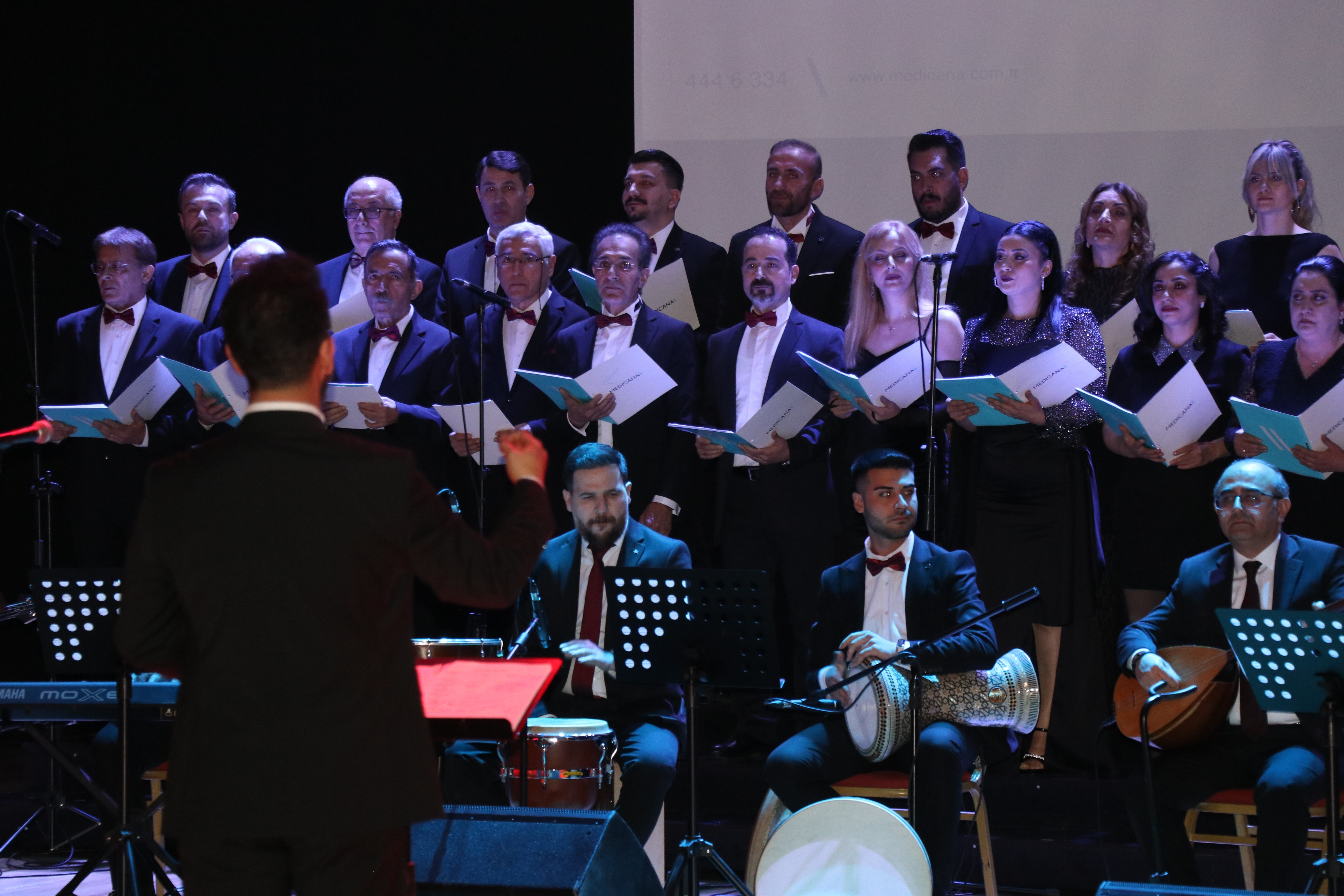 Sağlık çalışanları koro oluşturdu, Türk halk müzikleri seslendirildi