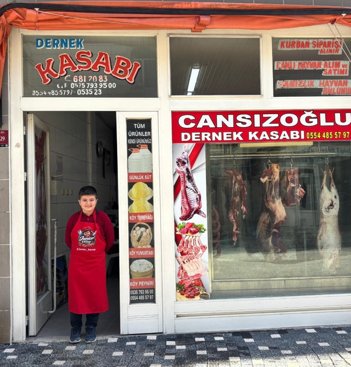 10 yaşındaki kasap ilgi odağı oldu