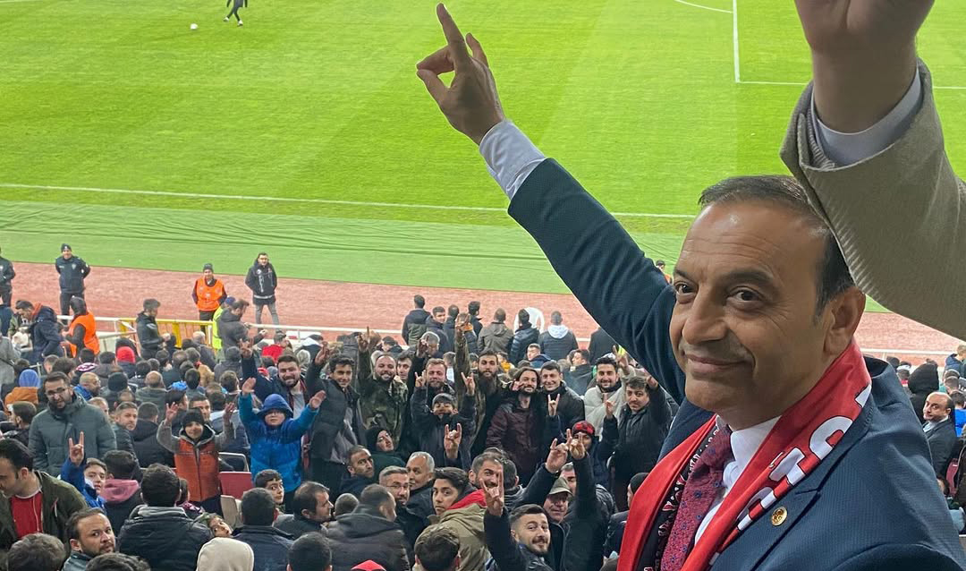 Ahmet Özyürek’ten 1000 bilet!