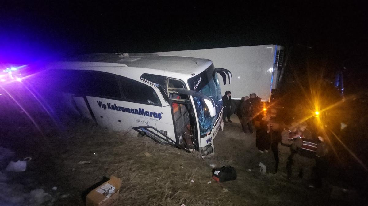 Erzincan-Sivas yolcu otobüsü kaza yaptı