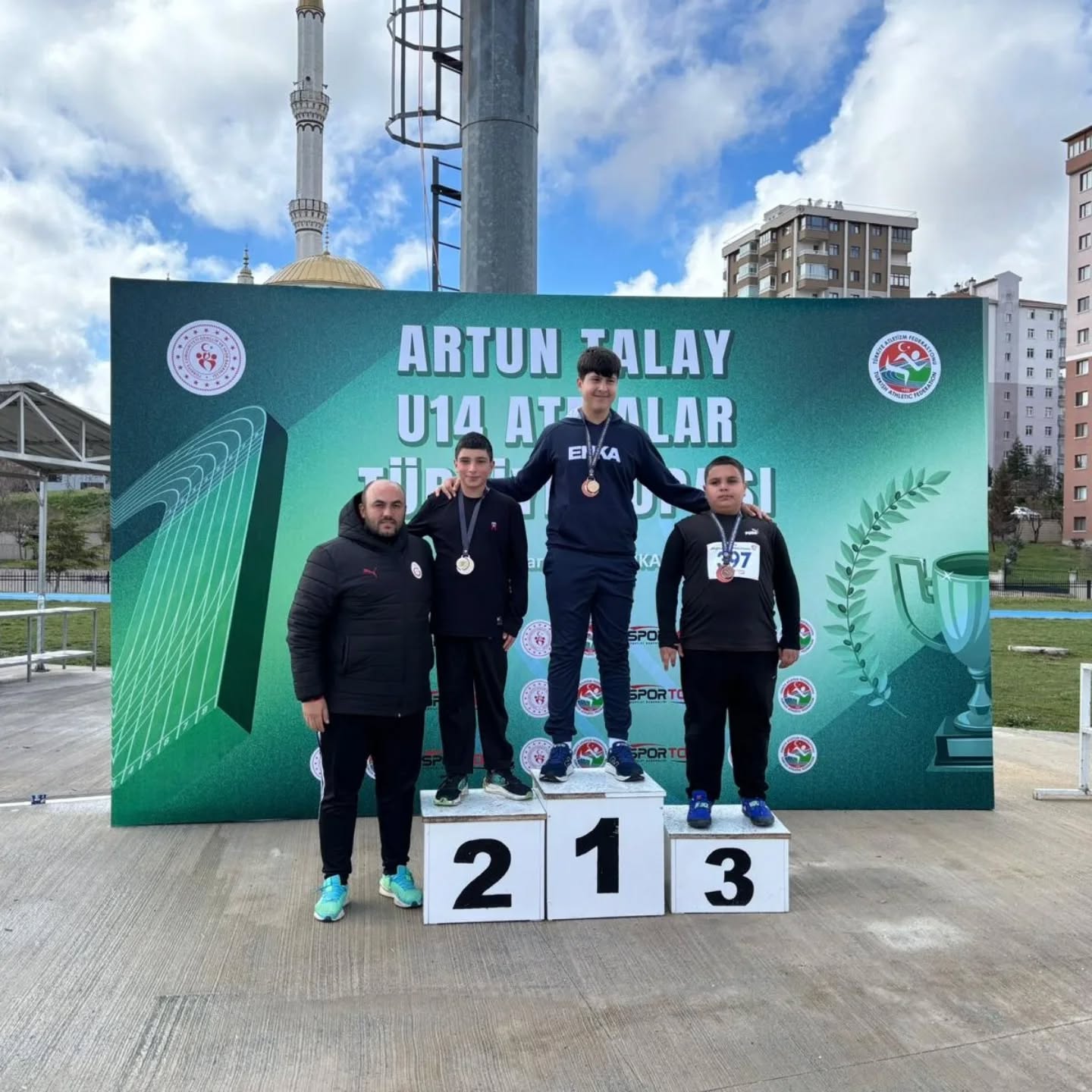 Sivaslı atlet Türkiye’yi salladı: Çifte derece!