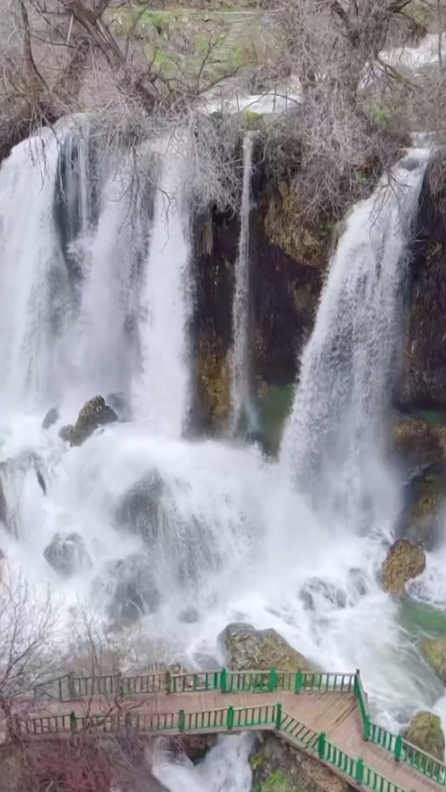 Sivas’ın doğa harikası Sızır Şelalesi coştu