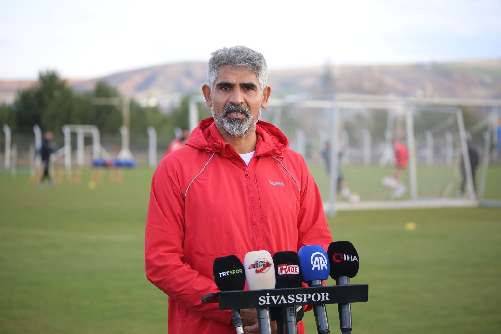Sivasspor’da Play-off mesaisi: Taşdemir’den kritik mesajlar