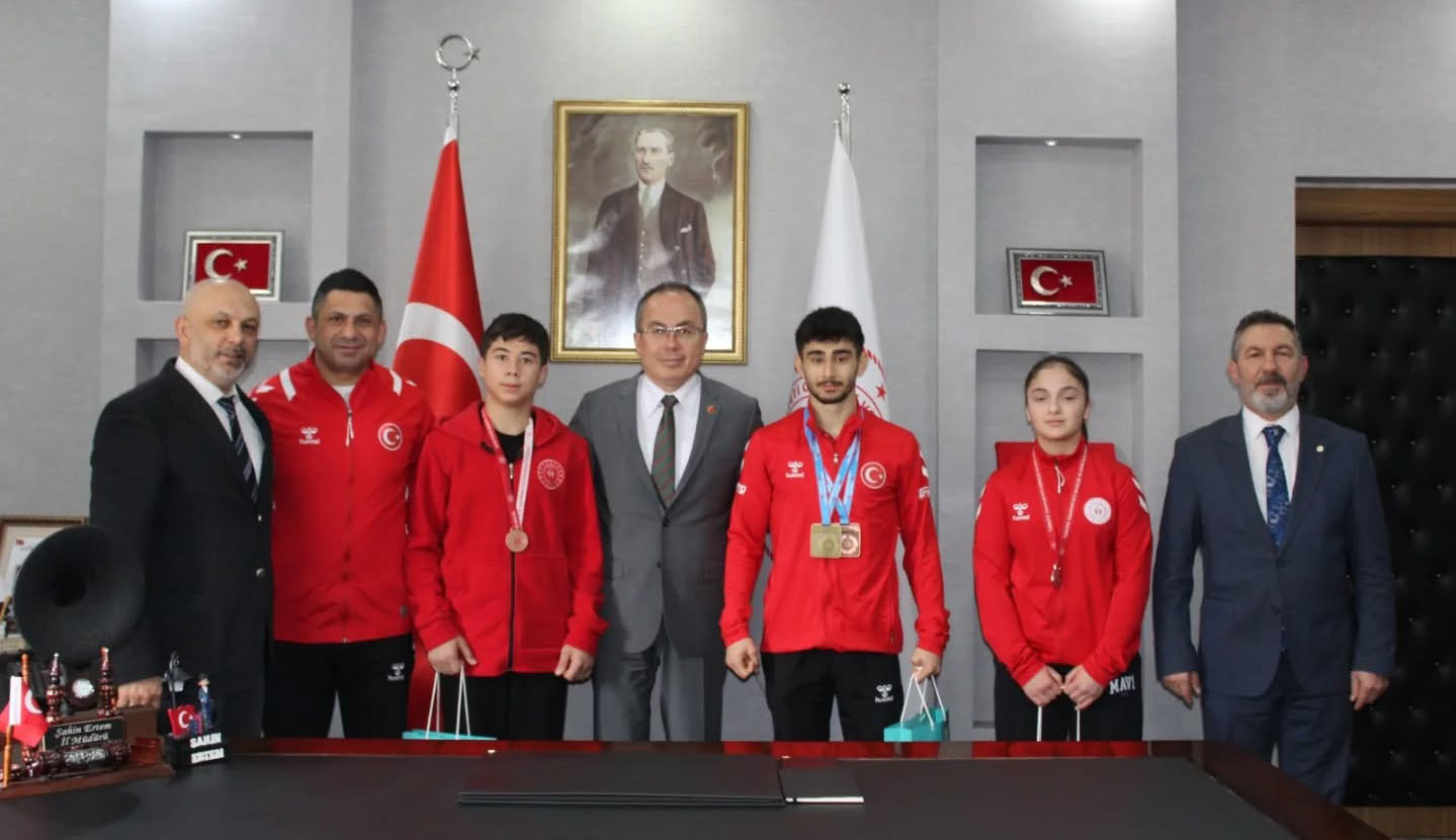 Sivaslı sporculardan şampiyonluk ziyareti