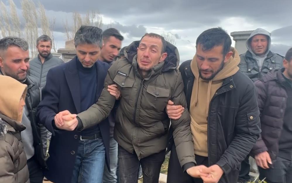 Sivas'ta feci şekilde can veren 5 yaşındaki çocuk defnedildi