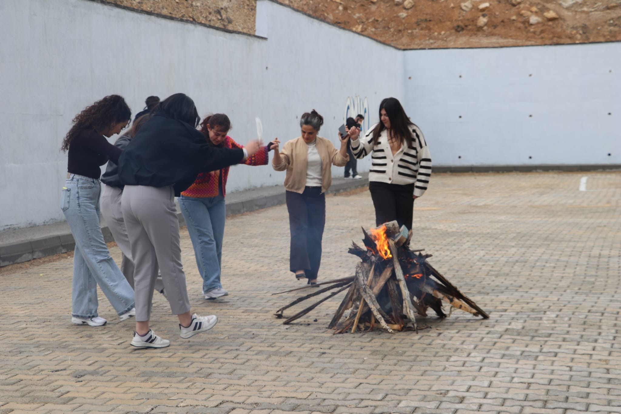 Sivas'ta öğrenciler baharın gelişini kutladı