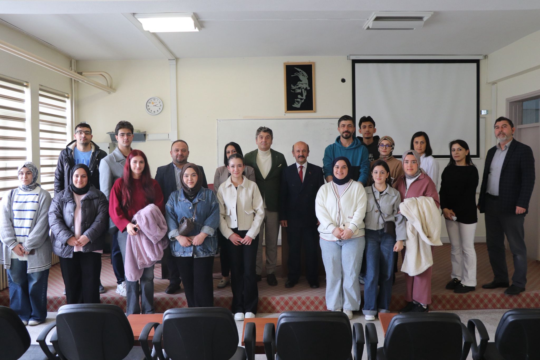 Öğrencilere “milli değerler” konferansı