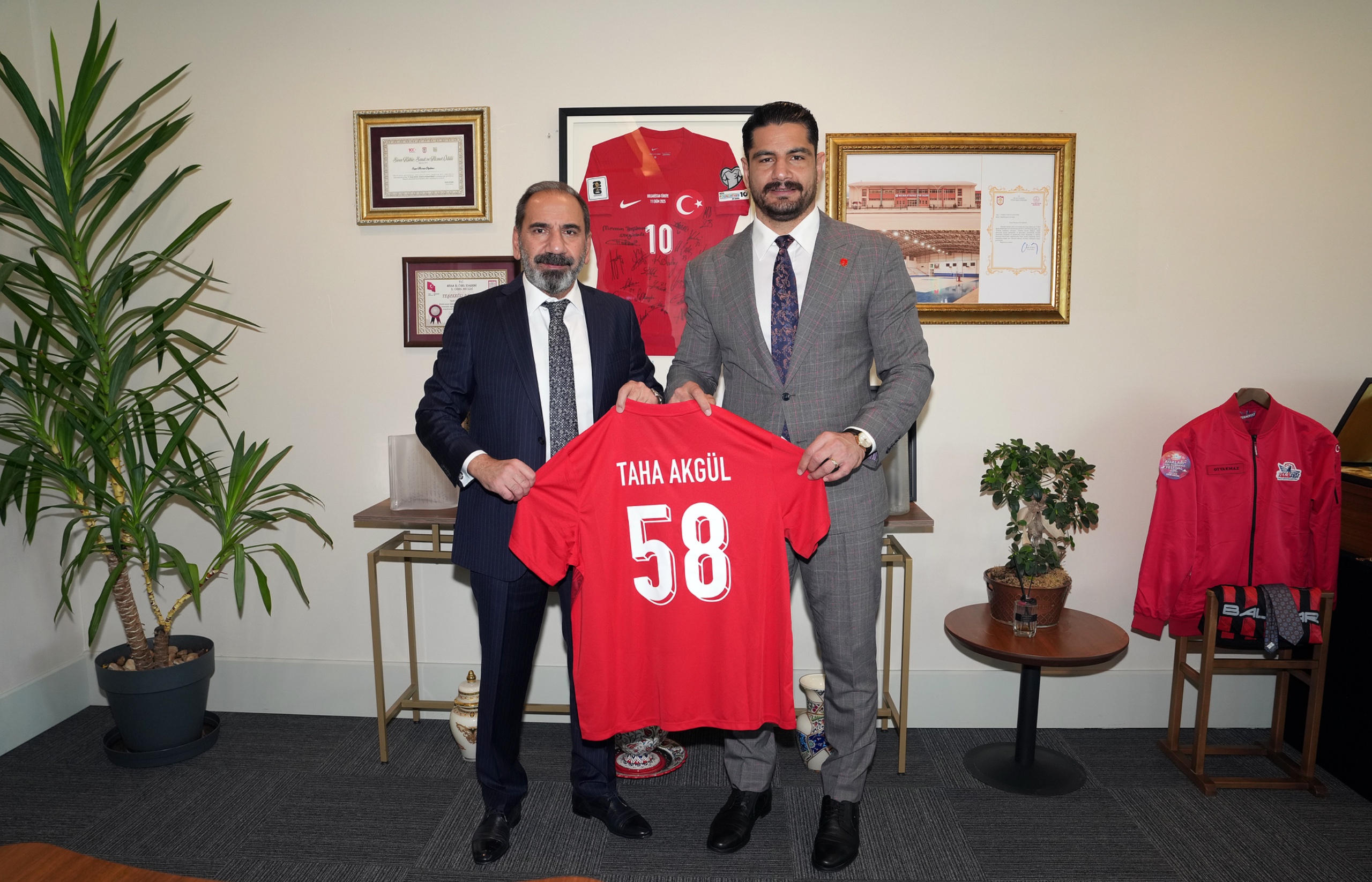 Türk sporunun iki önemli ismi Riva’da bir araya geldi