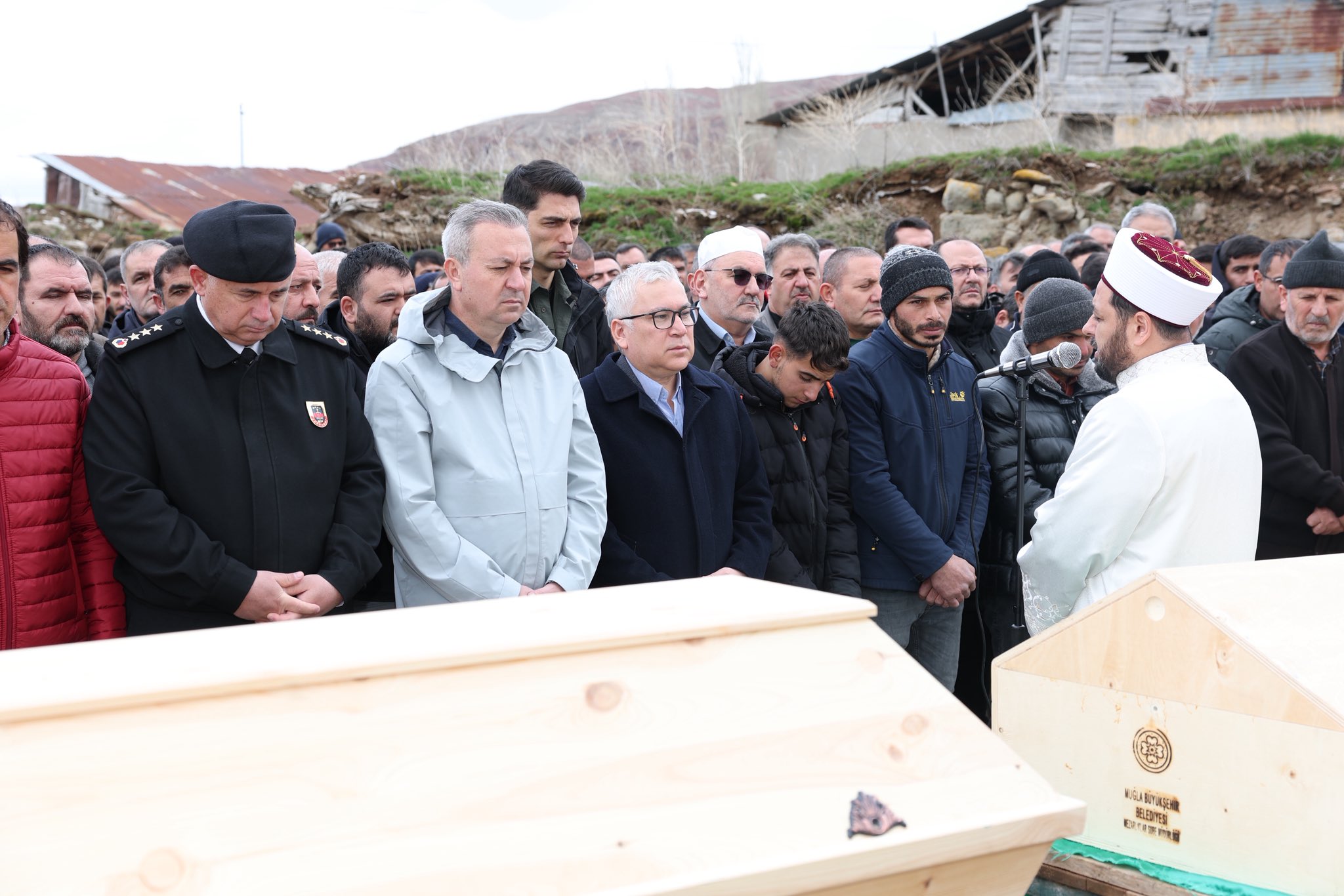 Sivas’taki kazada hayatını kaybeden aynı aileden 3 kişi toprağa verildi